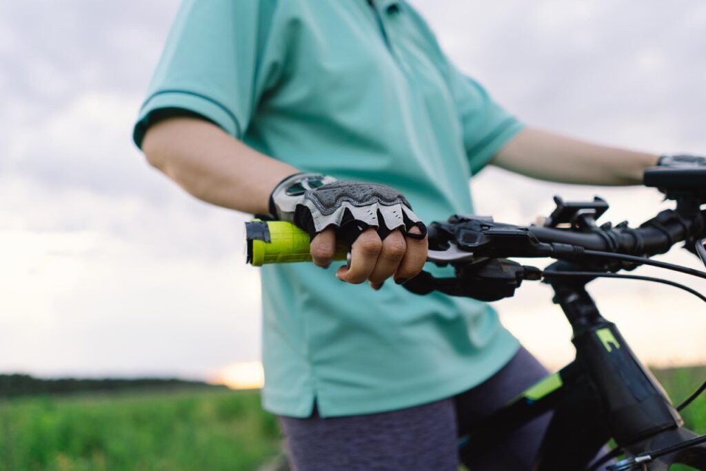 Rower stał się nie tylko popularnym środkiem transportu, ale też symbolem ekologicznego stylu życia i pasji do aktywności na świeżym powietrzu