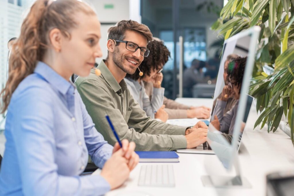 W dzisiejszym, szybko rozwijającym się świecie technologii, profesjonaliści z różnych branż poszukują sprzętu, który nie tylko sprosta ich wymaganiom, ale również przyspieszy i ułatwi realizację skomplikowanych projektów