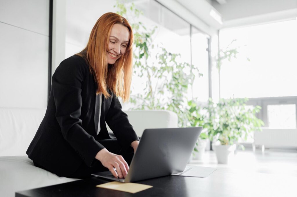 Procesory Intel Core Ultra wprowadzone w modelu HP EliteBook 840 G11 są zaprojektowane z myślą o maksymalizacji produktywności i efektywności